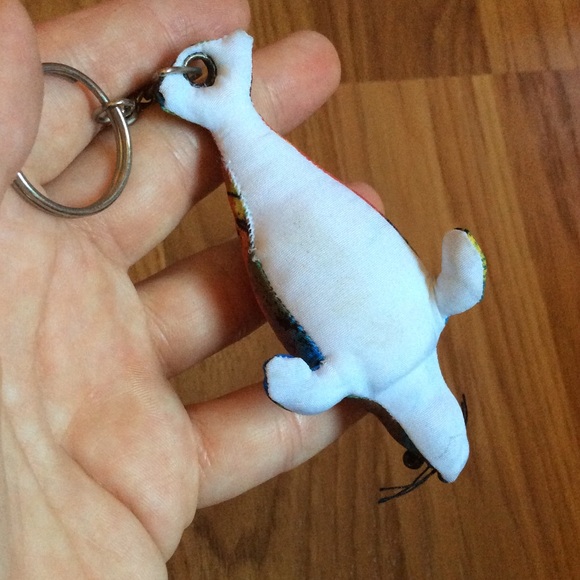 #TBT Funky Sea Lion Keychain - Picture 4 of 7